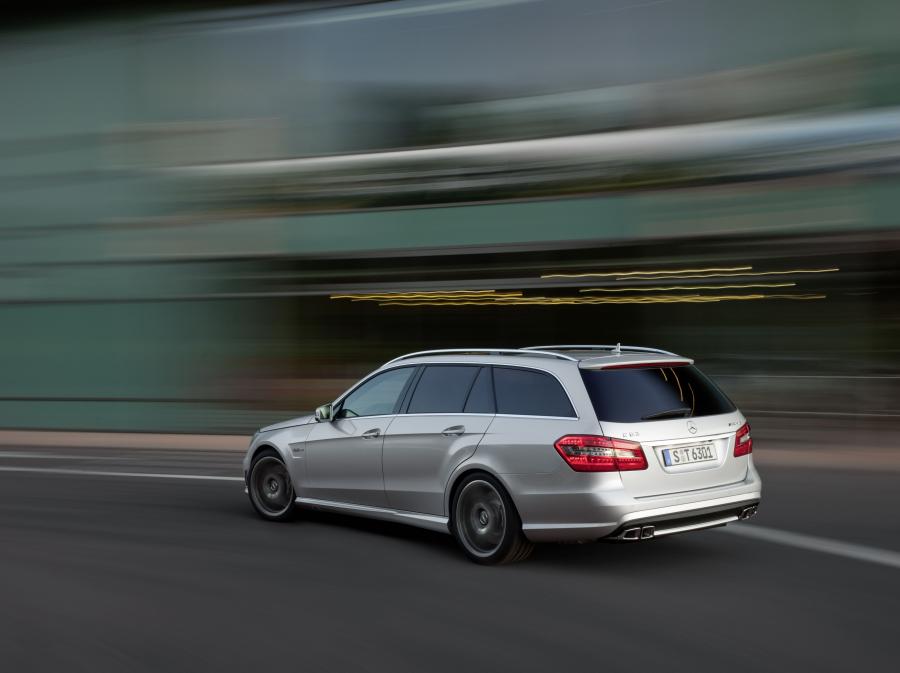  Mercedes-Benz E63 AMG Estate 2009 года  (фото 10 из 23)